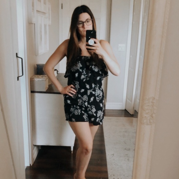 Cute Romper size Small - Picture 1 of 2